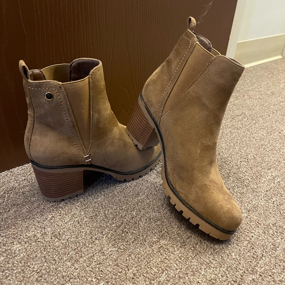 Women’s ankle boots - Picture 1 of 2